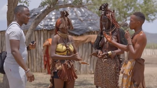 Em tribo africana, homens oferecem as esposas para sexo com visitantes