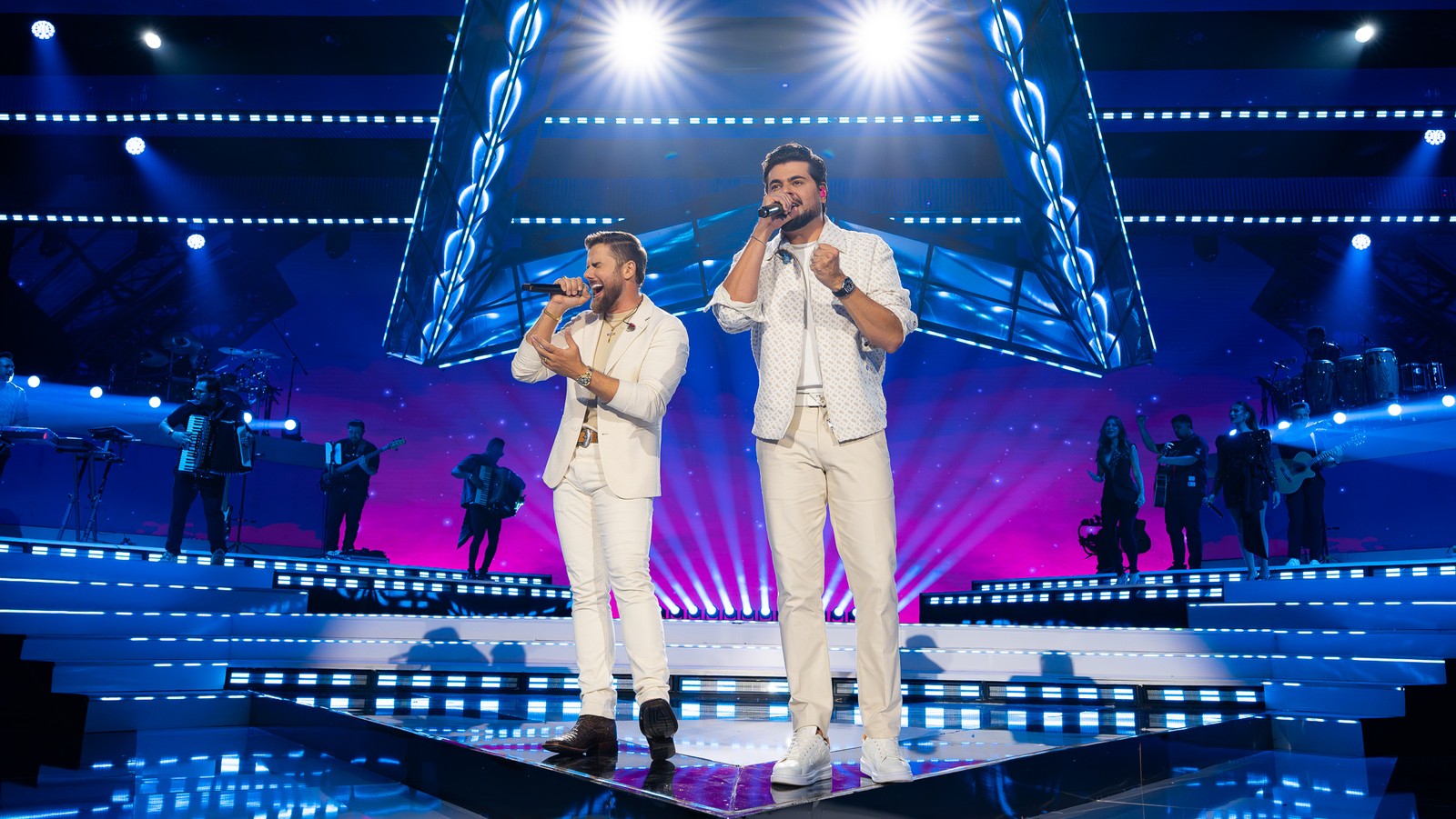 Z&eacute; Neto e Cristiano na grava&ccedil;&atilde;o do novo DVD, "Voc&ecirc;s e Deus" &mdash; Foto: Dronejc/Divulga&ccedil;&atilde;o