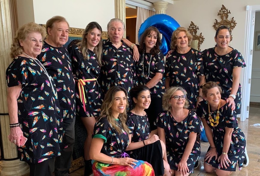 Silvio Santos com a família  — Foto: reprodução/ instagram 