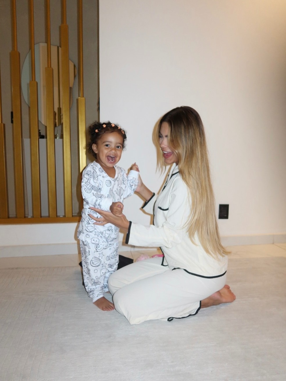 Isabelly Pereira com a filha que tem com Poze — Foto: Reprodução/Instagram