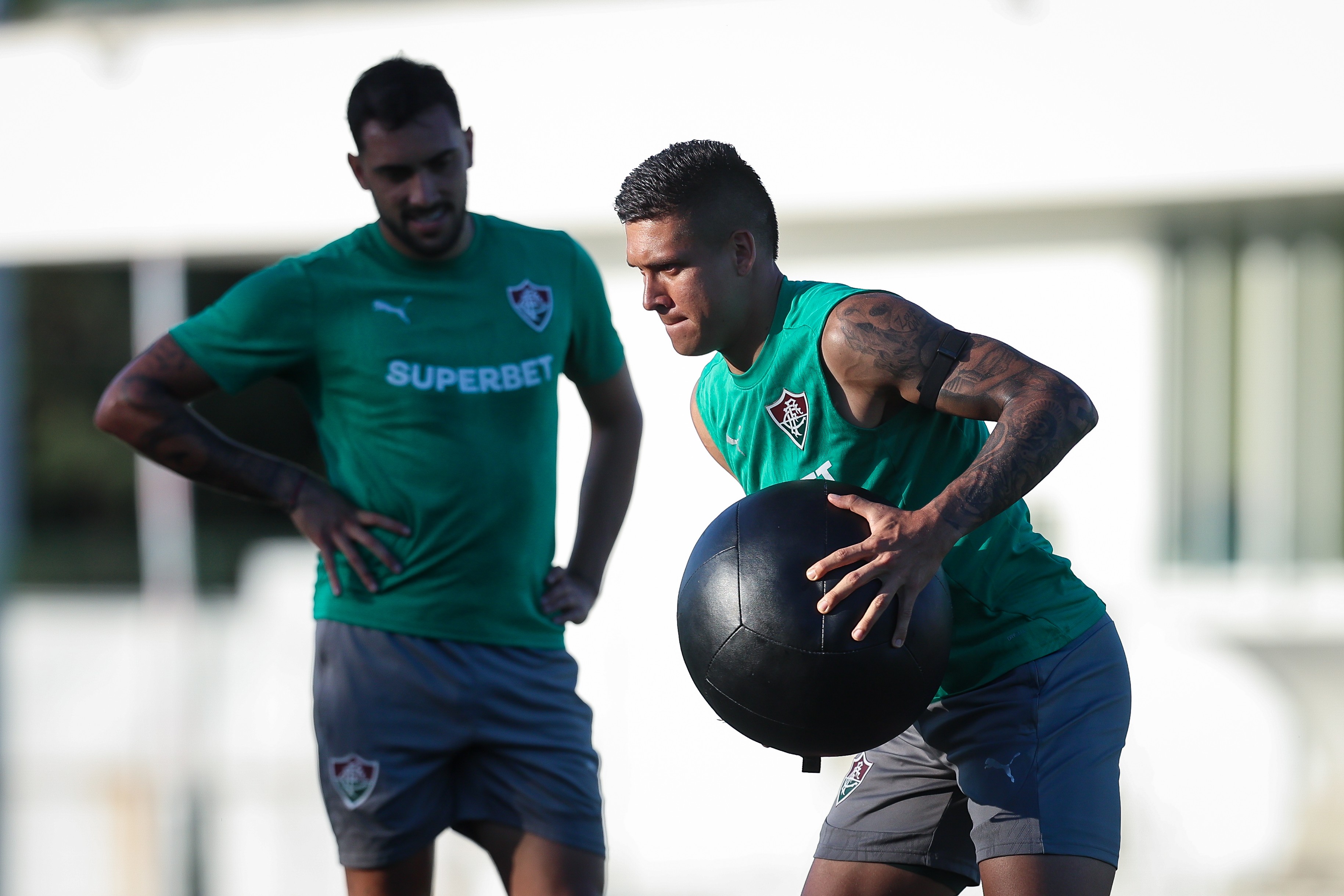 Fluminense terá novidade na zaga contra o Cruzeiro e tenta encerrar sequência de dez jogos sofrendo gols