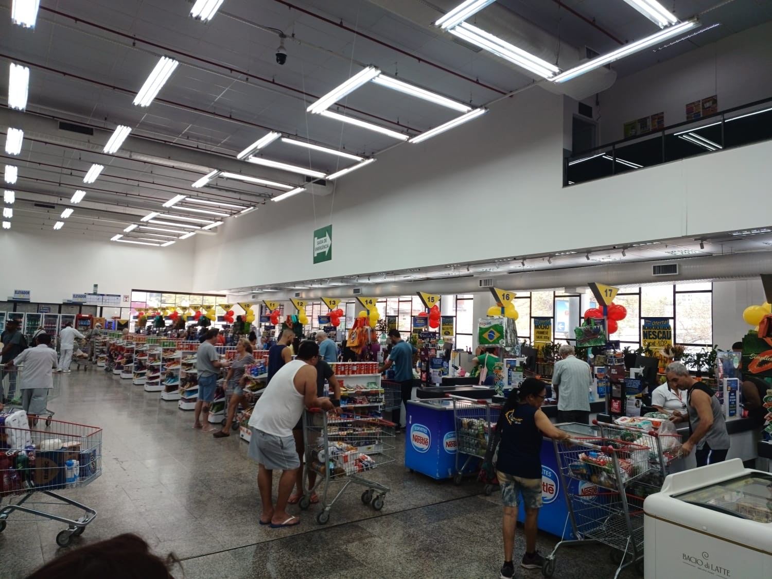 Rede de supermercados reúne produtos de mais de dez países para a Copa do Mundo