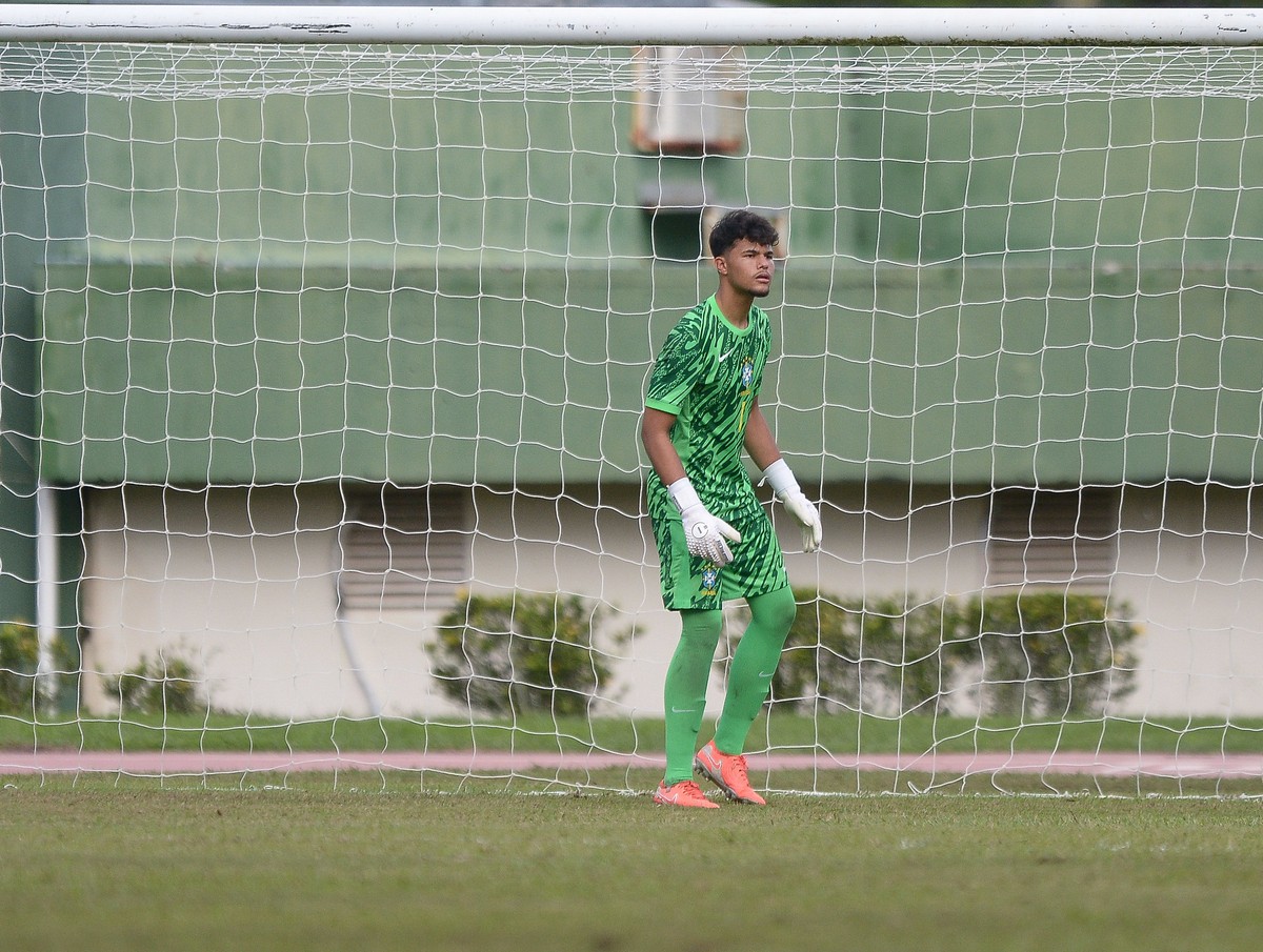 Bruninho Samudio é campeão com seleção brasileira sub-15 e comemora: '1º título com essa camisa maravilhosa'