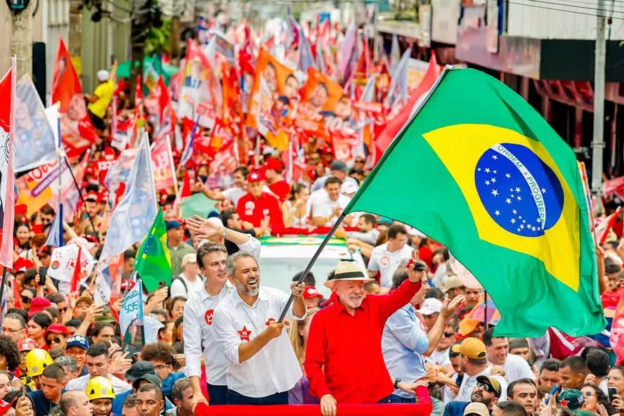 Campanha de Lula pretende usar entrevista a podcast para rebater ao vivo adversários no debate da Globo