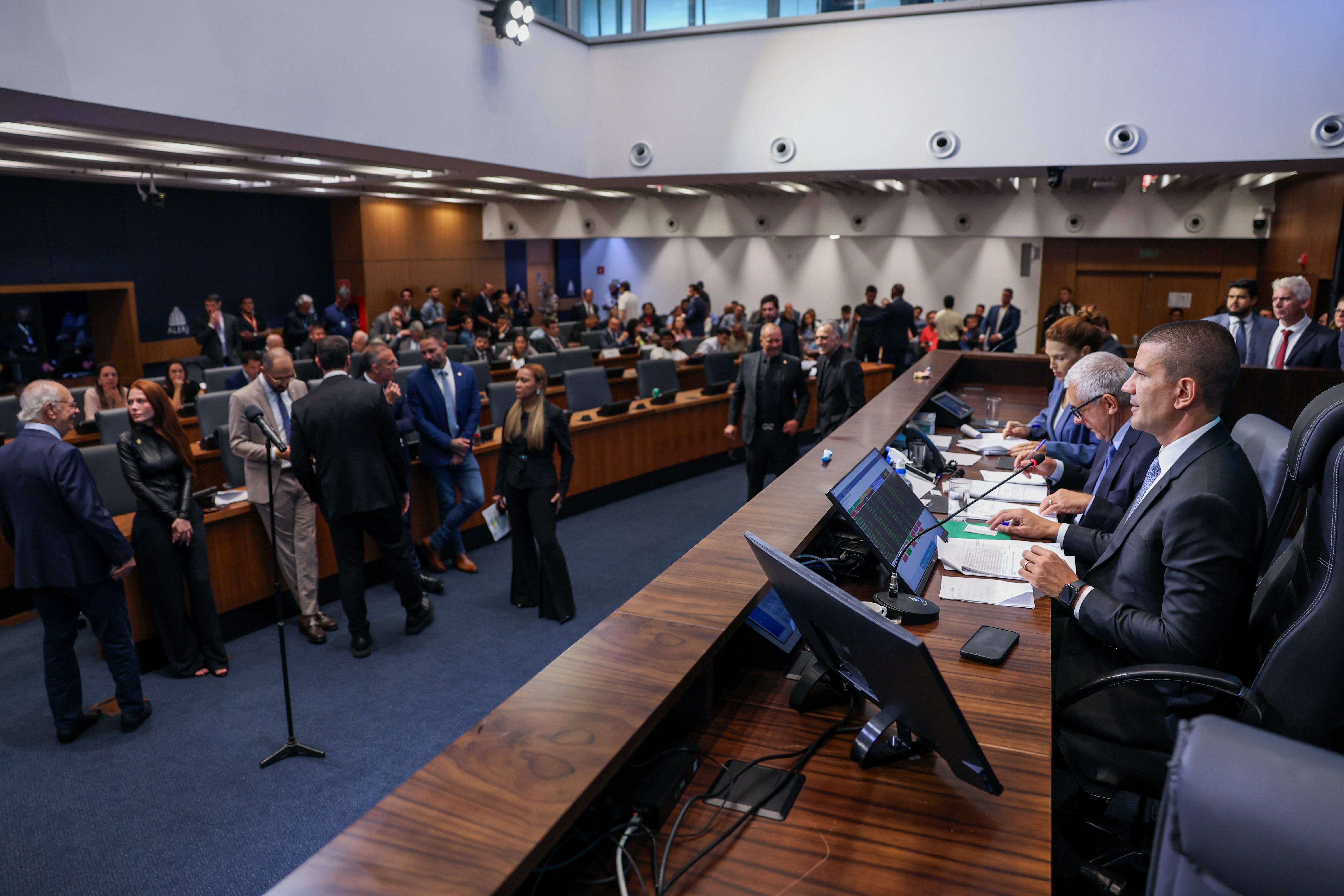 Alerj tem a menor taxa de renovação desde 2018, mesmo envolvida em escândalos que levaram à prisão de deputados