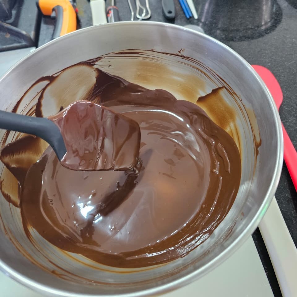 Como fazer um banho-maria perfeito na hora de preparar mousse de chocolate