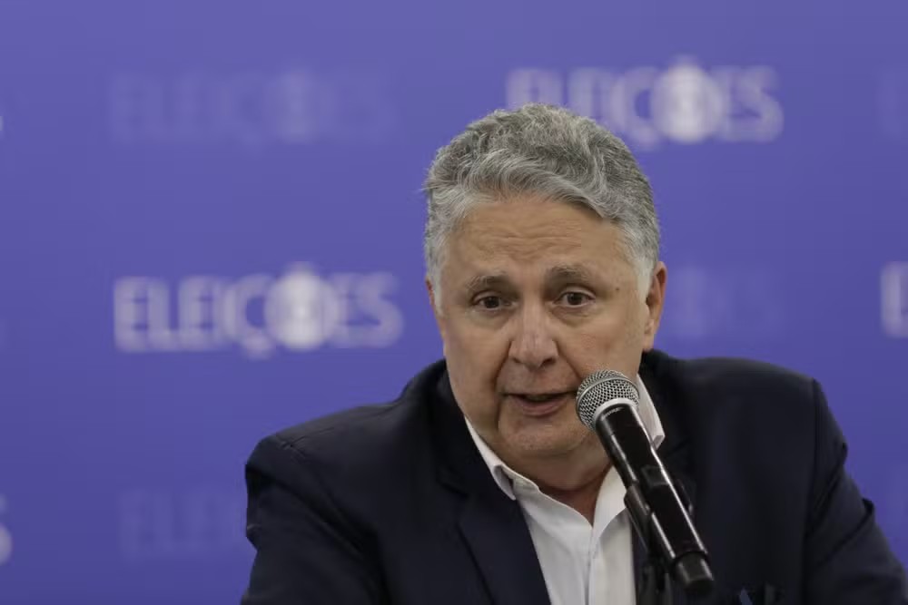 Ministro do TSE determina que votos em Garotinho sejam considerados 'nulos' na eleição pelo governo do Rio