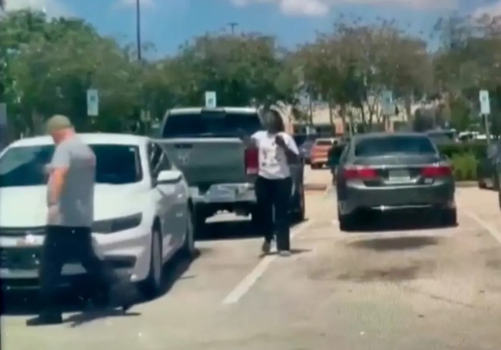 Mulher matou a tiro veterano do Exército durante disputa por vaga de estacionamento na Flórida — Foto: Reprodução