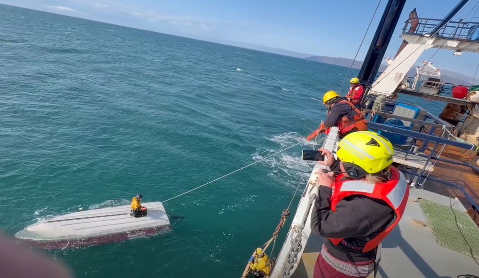 Derek Parker Aghnaanga sobreviveu ap&oacute;s barco virar nas &aacute;guas geladas do Alasca &mdash; Foto: Reprodu&ccedil;&atilde;o/Facebook