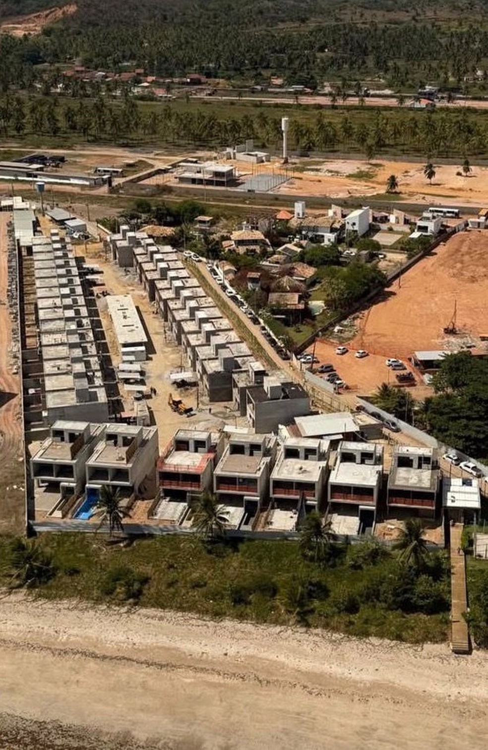 Deolane Bezerra mostra condomínio que está construindo em São Miguel dos Milagres, Alagoas — Foto: Reprodução/Instagram