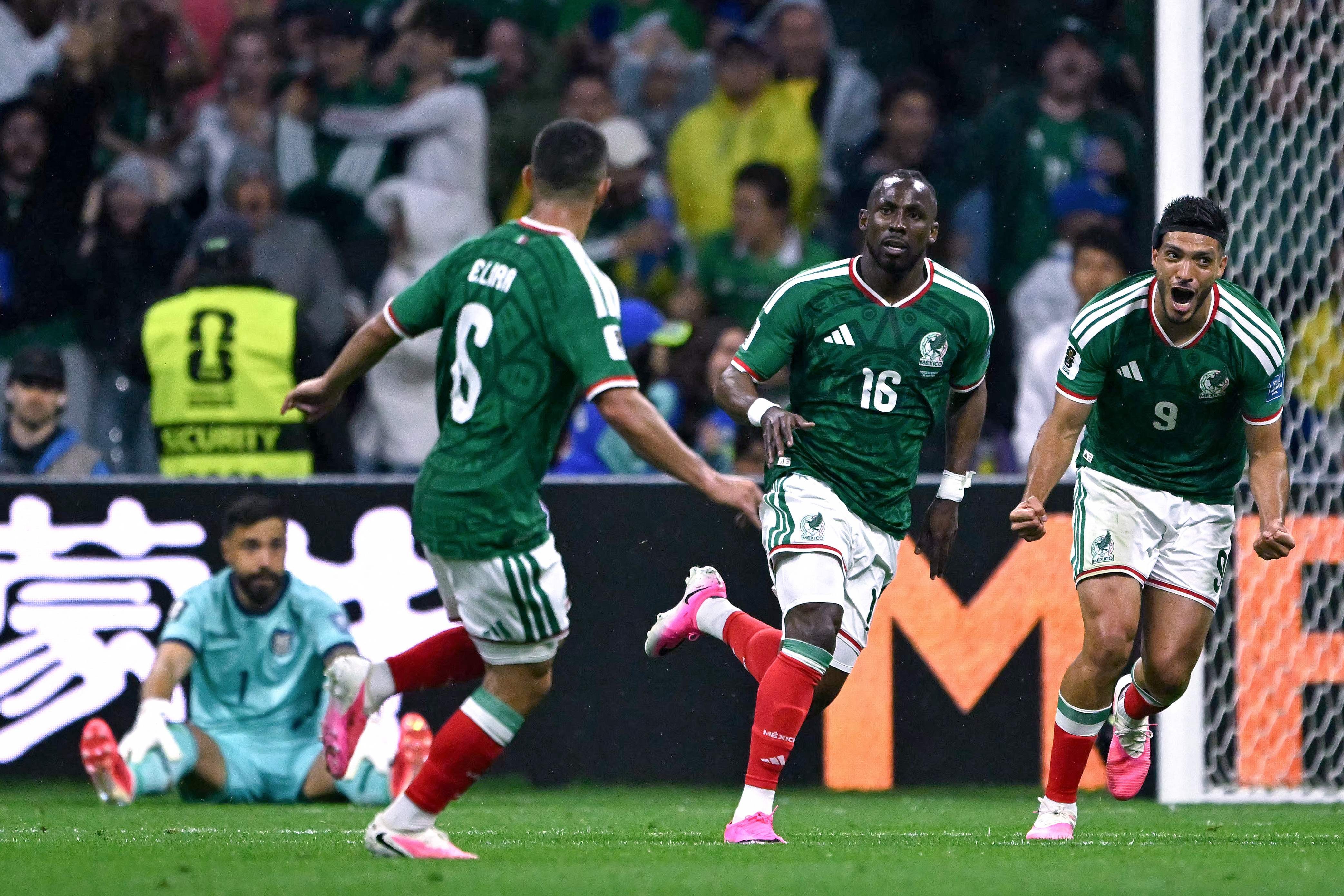 México domina Equador no primeiro tempo e vai às oitavas da Copa do Mundo