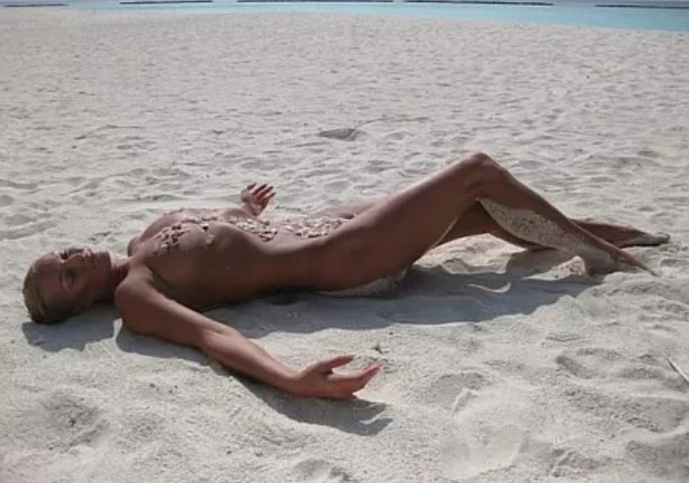 Anastasia Volochkova posa nua em Maldivas — Foto: Reprodução