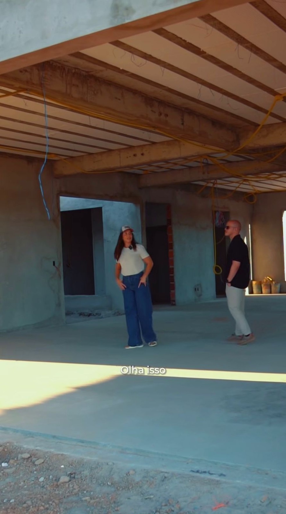 Ivete Sangalo visita obras da mansão que está construindo à beira do rio em sua terra natal — Foto: Instagram/arq.gabriellustosa