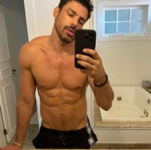 Ricky Martin segue Cauã Reymond no Instagram — Foto: Instagram