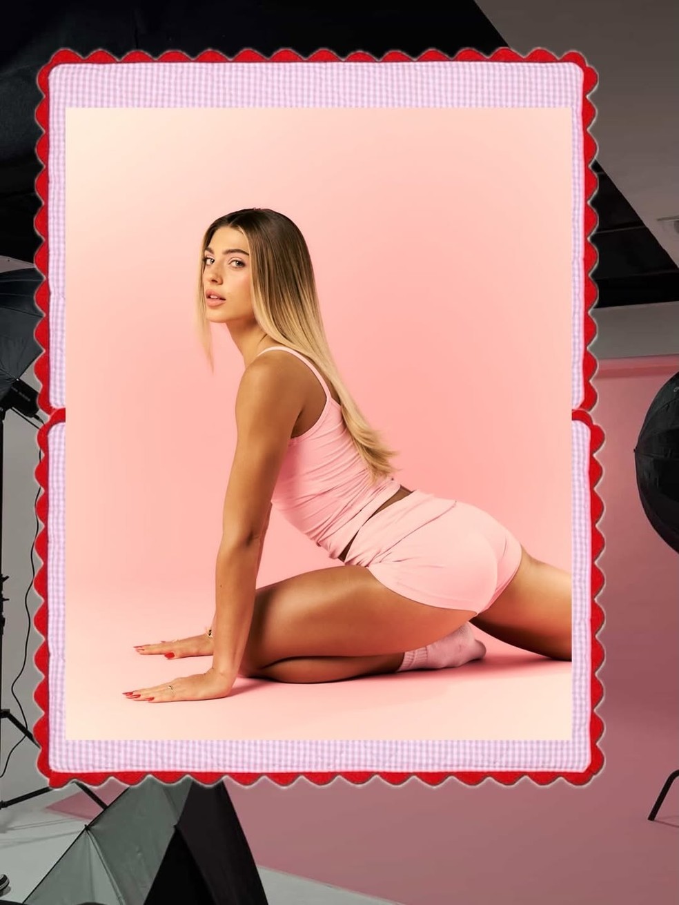 Manu Howlett posou para uma marca de vestuário — Foto: Reprodução/Instagram