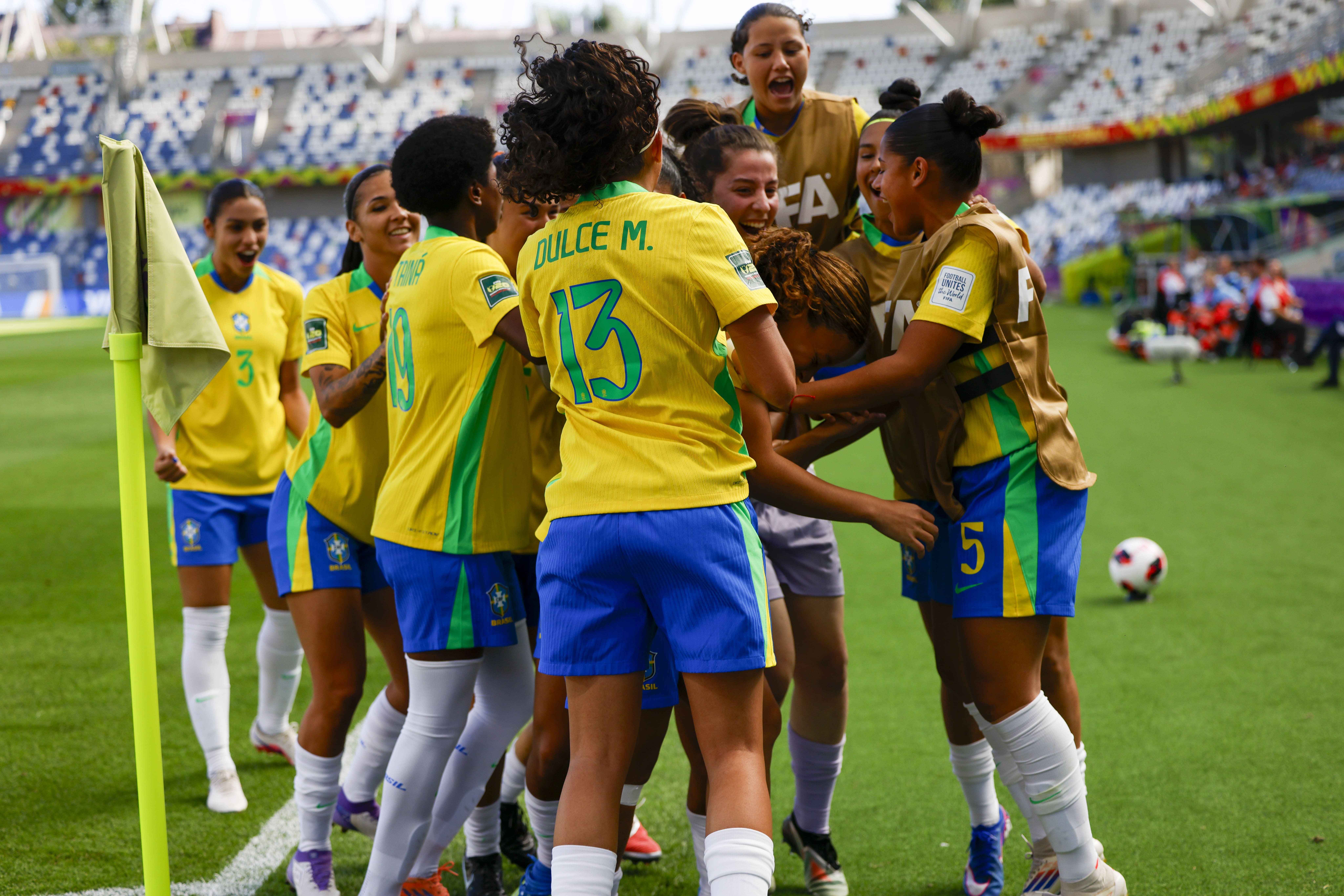 Brasil vence os Estados Unidos nos pênaltis e avança às quar