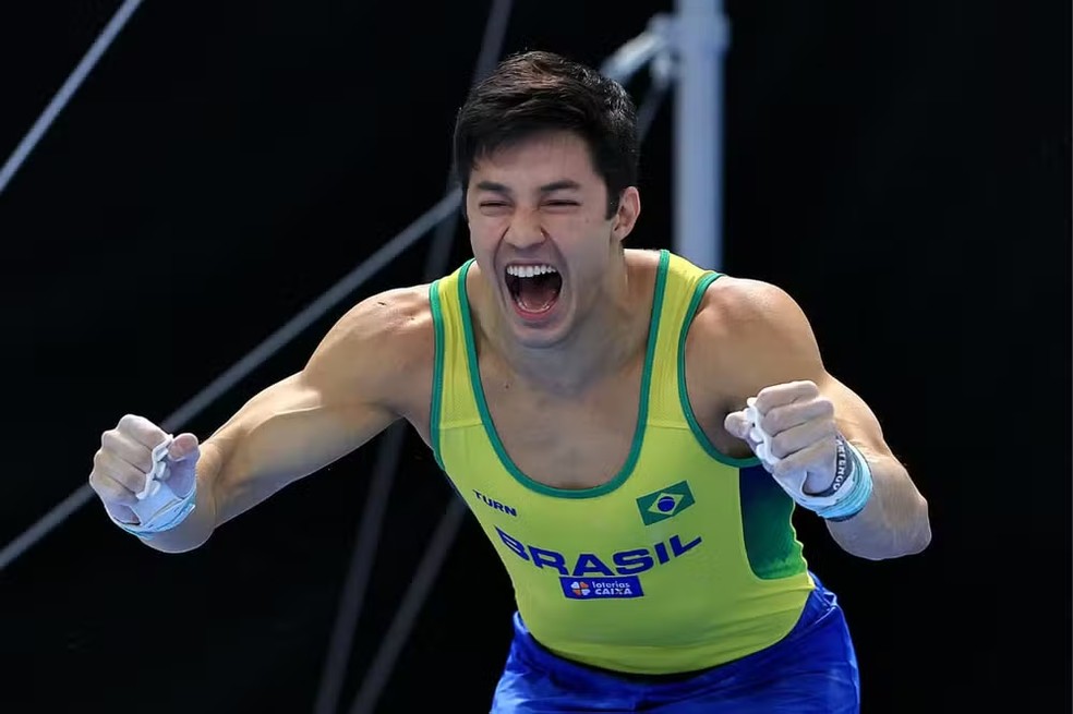 Arthur Nory comemora a medalha de bronze na barra fixa, do Pan-Americano de Ginástica Artística — Foto: RICARDO BUFOLIN / PANAMERICA PRESS
