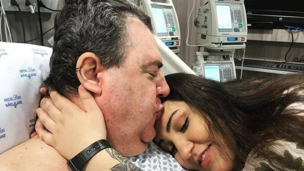 Vica com o pai, Gerson Brenner — Foto: reprodução instagram