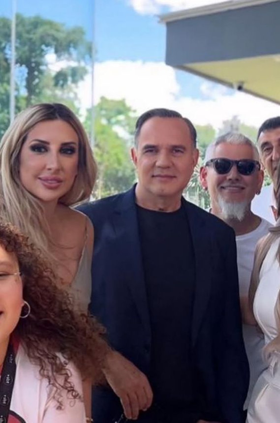 Humberto Martins com as responsáveis pela a harmonização facial — Foto: Instagram