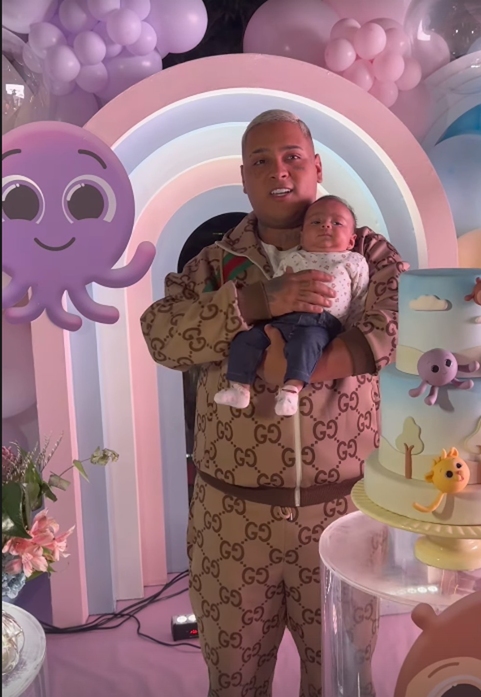Após reaproximação, MC Ryan e Gi Roque comemoram 3 meses da filha com ...