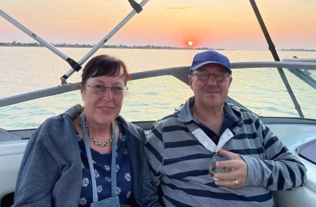 Casal é morto a facadas, e corpos são jogados em rio infestado de crocodilos