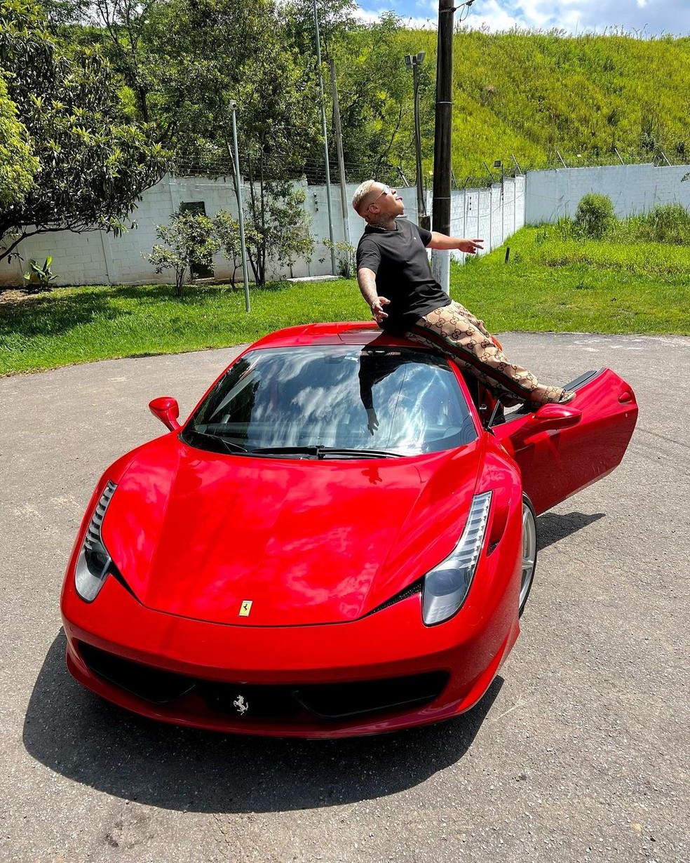 Garagem de R$ 20 milhões: Lamborghini e Ferrari dividem espaço com ...