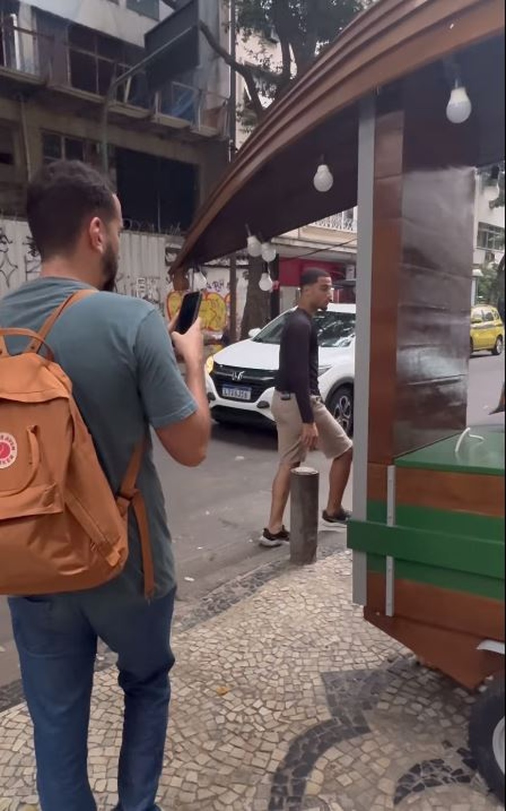 Daniel Erthal ganha novo carrinho para vender bebida pelas ruas — Foto: reprodução/ instagram