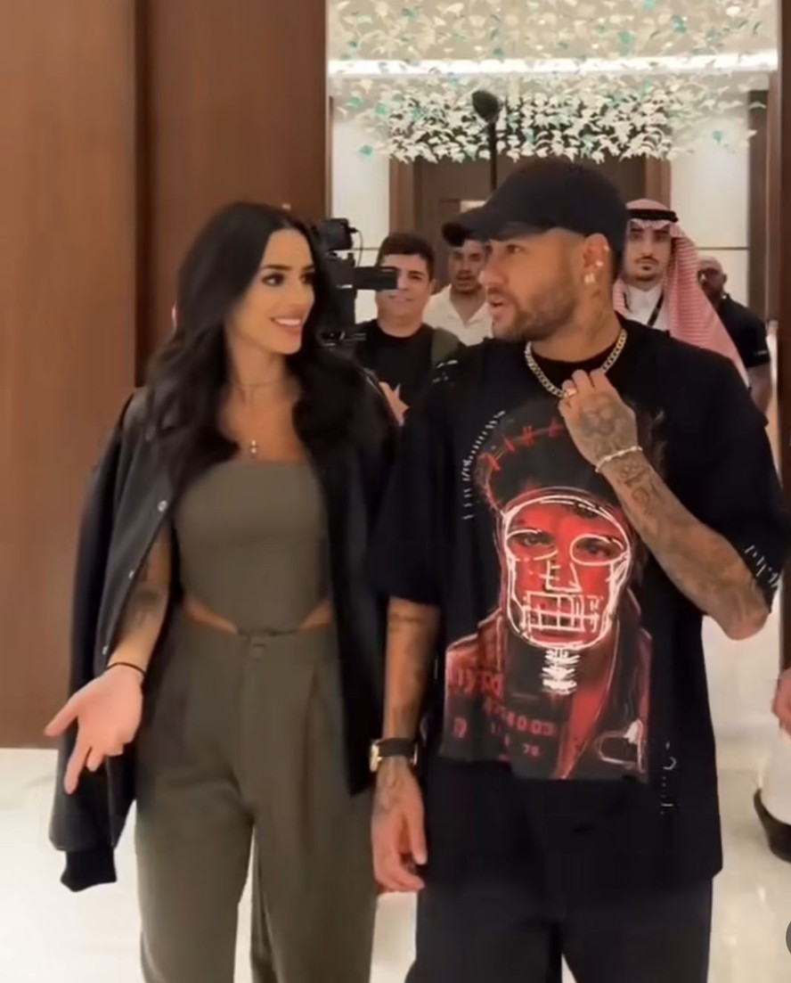 Neymar e Bruna Biancardi surgem novamente juntos em passeio na Arábia  Saudita