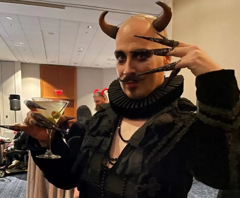 Maior evento satanista do mundo reúne centenas de adeptos em hotel de ...