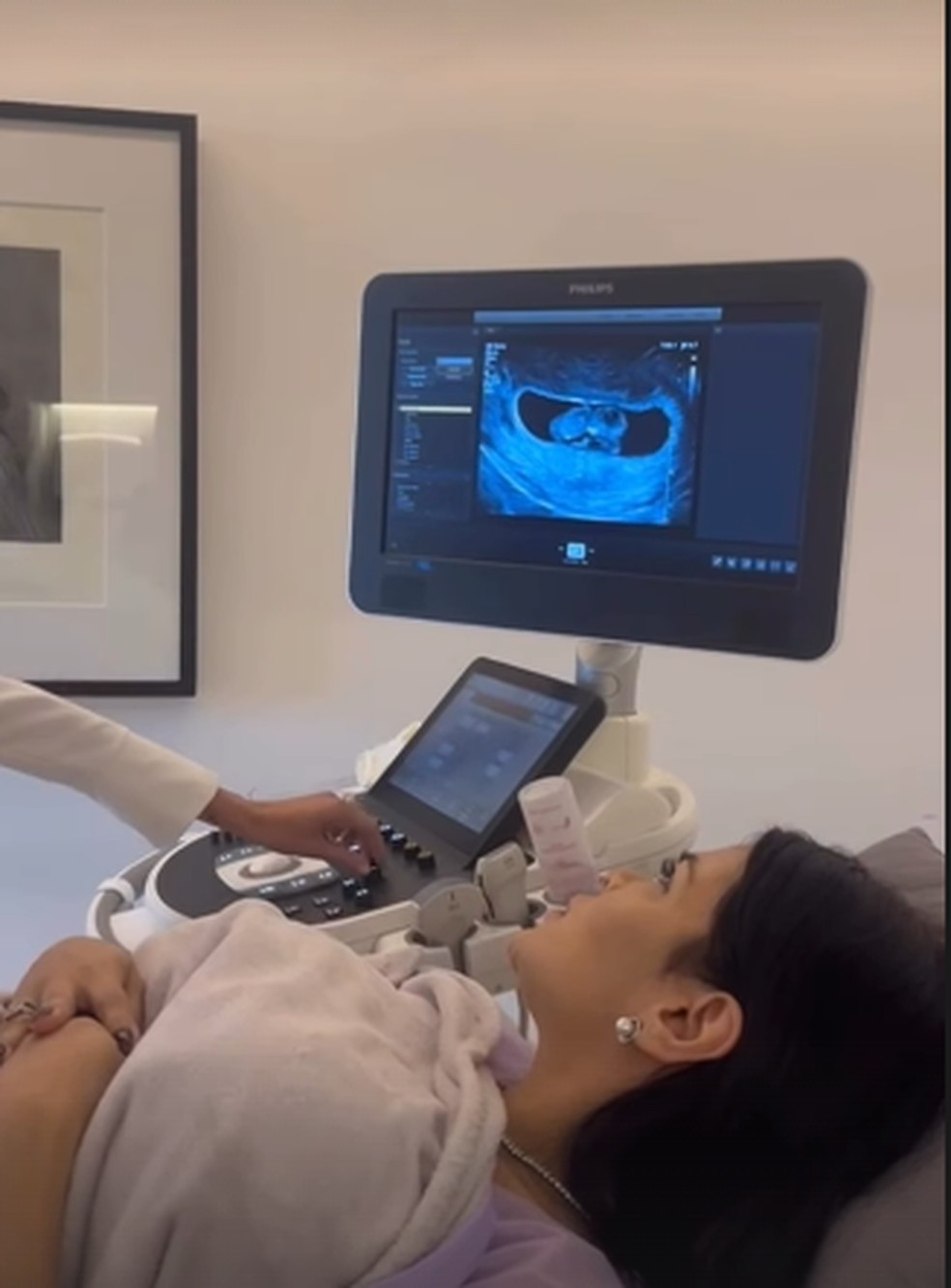 Juliana Merhy publicou um registro da ultrassonografia do bebê — Foto: Reprodução/Instagram