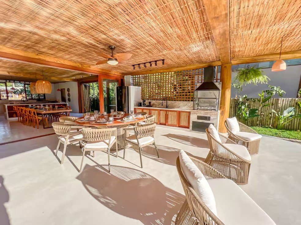 Namorada de Belo se hospeda em mansão em Trancoso com diárias de R$ 5 mil — Foto: rep/ instagram