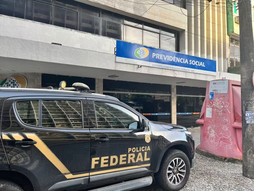 Operação da Polícia Federal em vários estados brasileiros contra fraudes no INSS