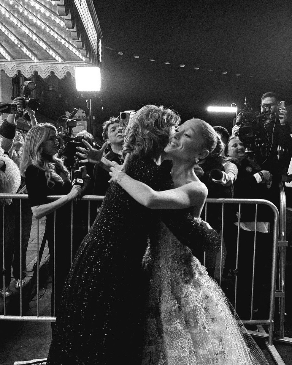 Fernanda Torres e Ariana Grande — Foto: Reprodução/Instagram