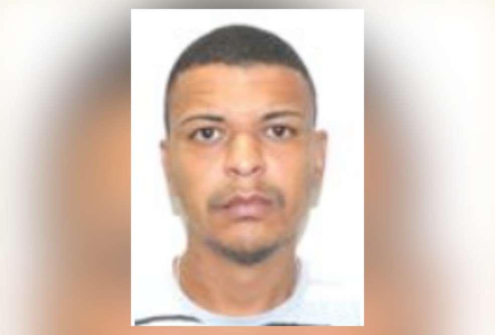 Vitor Francisco da Silva, o Vitinho Fuba, está foragido. — Foto: Reprodução