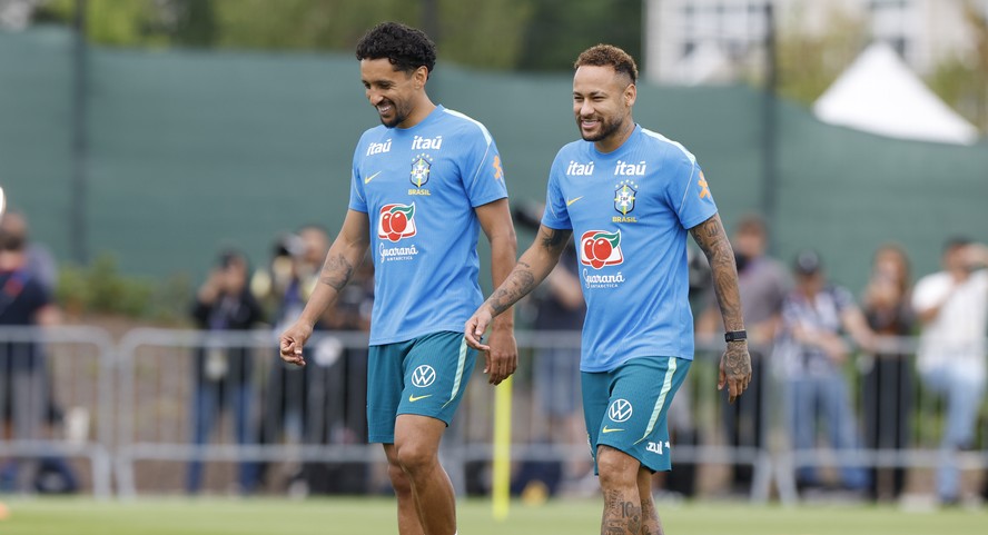 Neymar treina pela primeira vez com a seleção completa antes da última partida da fase de grupos