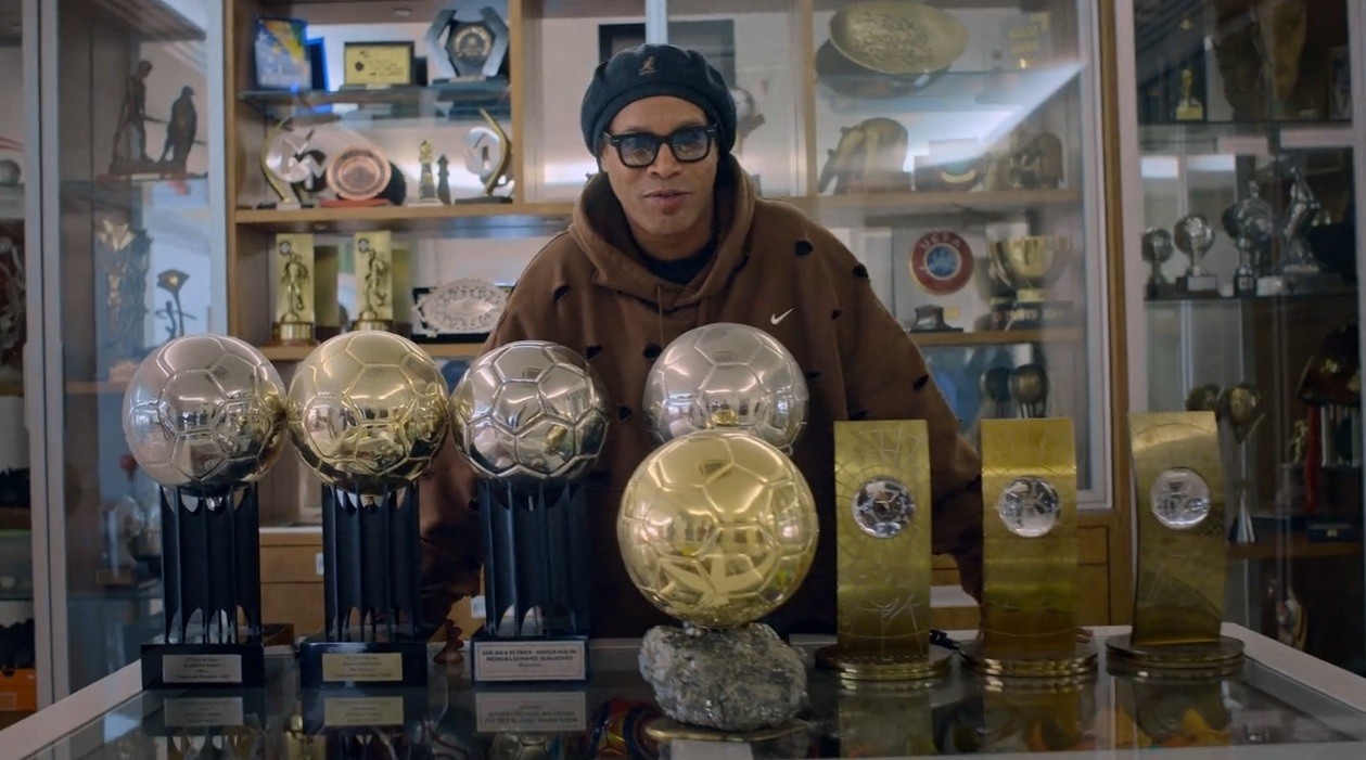 Dez mulheres, shows de Léo Santana, previsão de gravidez: os bastidores da ousada foto de Ronaldinho Gaúcho