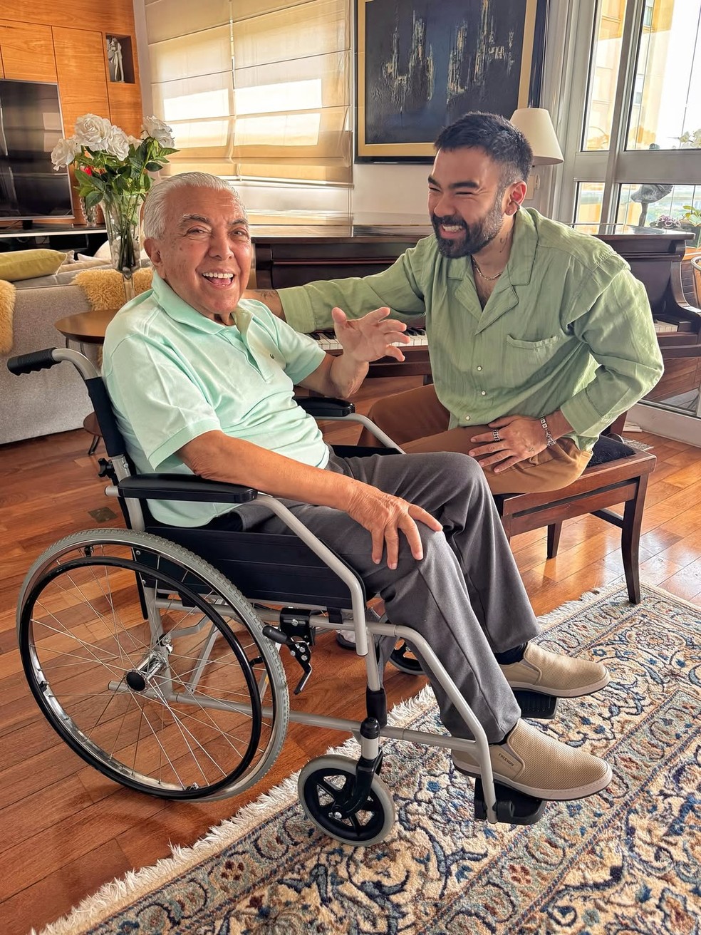 Mauricio de Sousa com o filho, Mauro Sousa — Foto: Reprodução/Instagram
