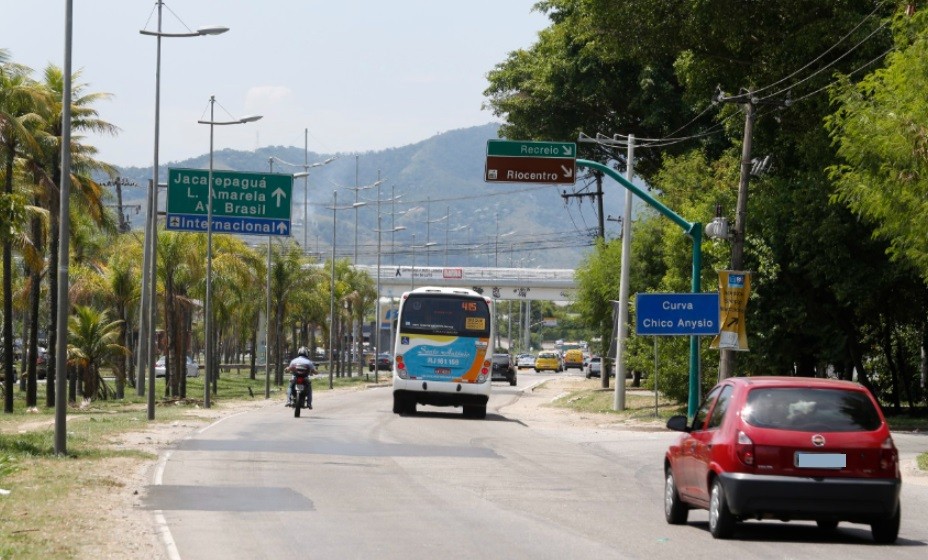 Jacaré é atropelado na Barra da Tijuca; animal morreu e motorista fugiu