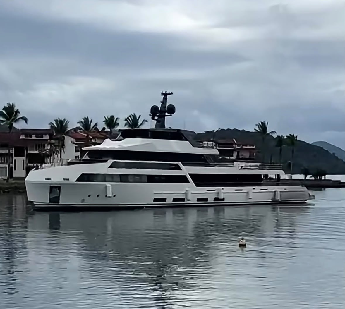Neymar gasta R$ 120 milhões em novo iate e mansão em Angra; veja lista