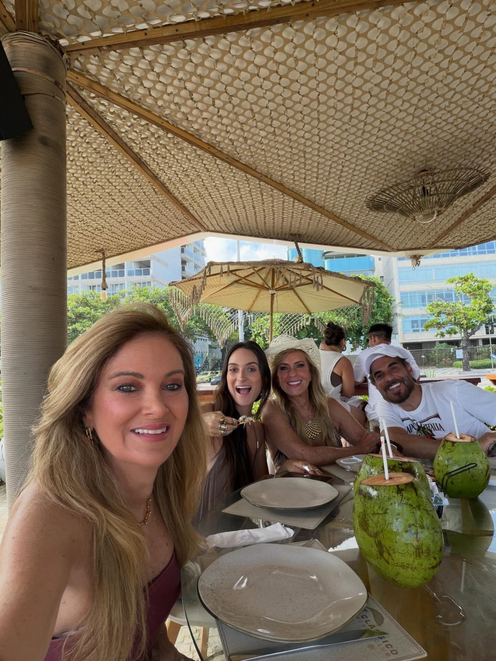 Helô Pinheiro festeja o aniversário da filha Kiki e da neta Buby — Foto: reprodução/ instagram