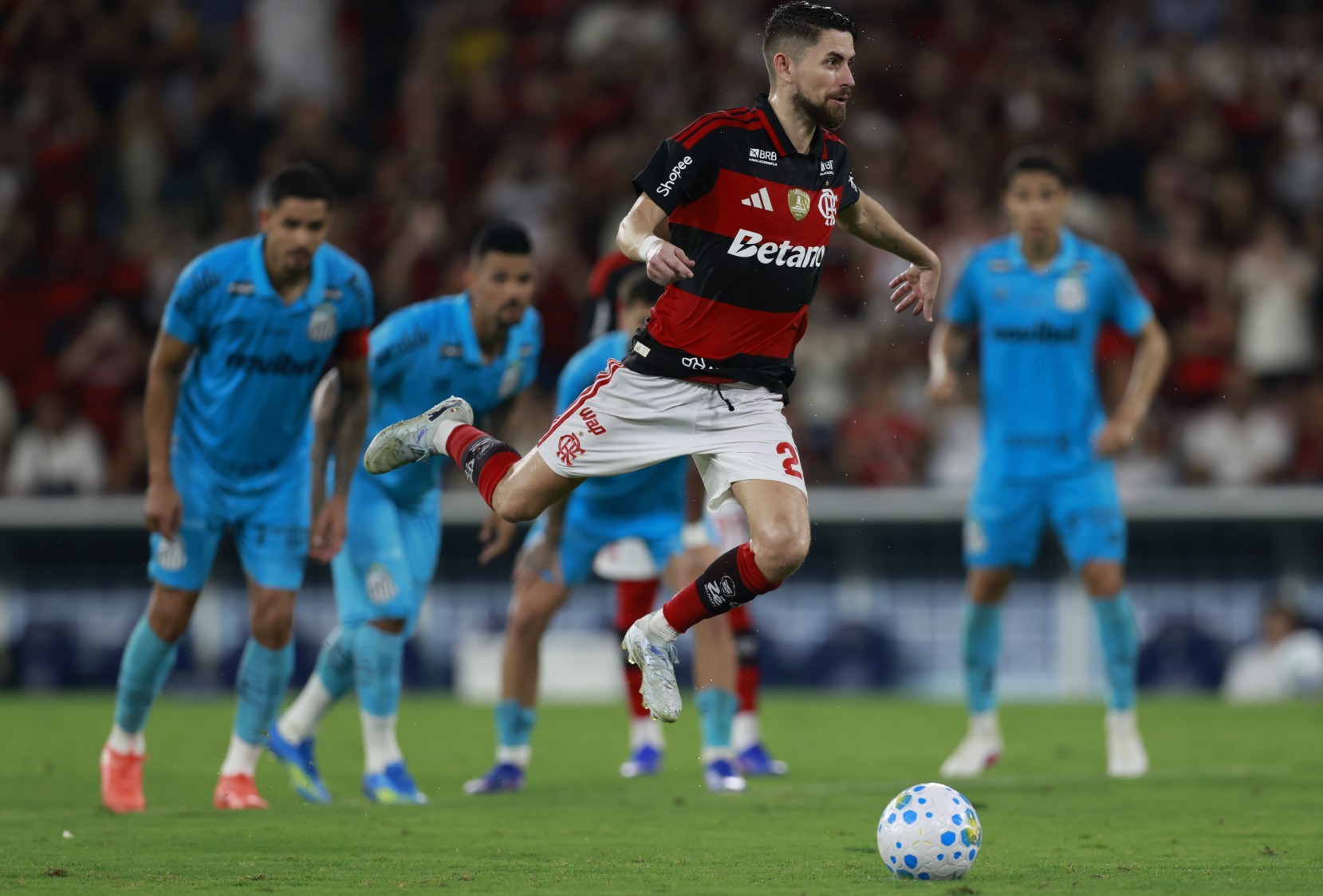 Com reviravolta emocionante, Flamengo vence o Santos no Maracanã