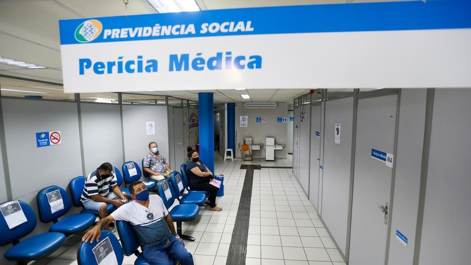 Fila do INSS para perícia médica sobe e chega a 921 mil segurados. Número  de espera é o maior desde o fim de 2023