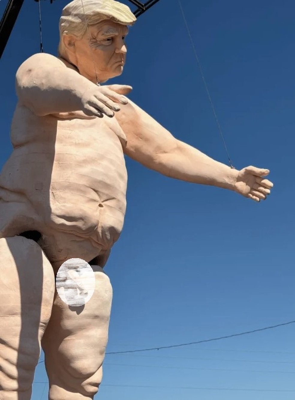 Esttua gigantesca de Trump pelado  inaugurada em Las Vegas  Foto: Divulgao/Crooked and Obscene Tour