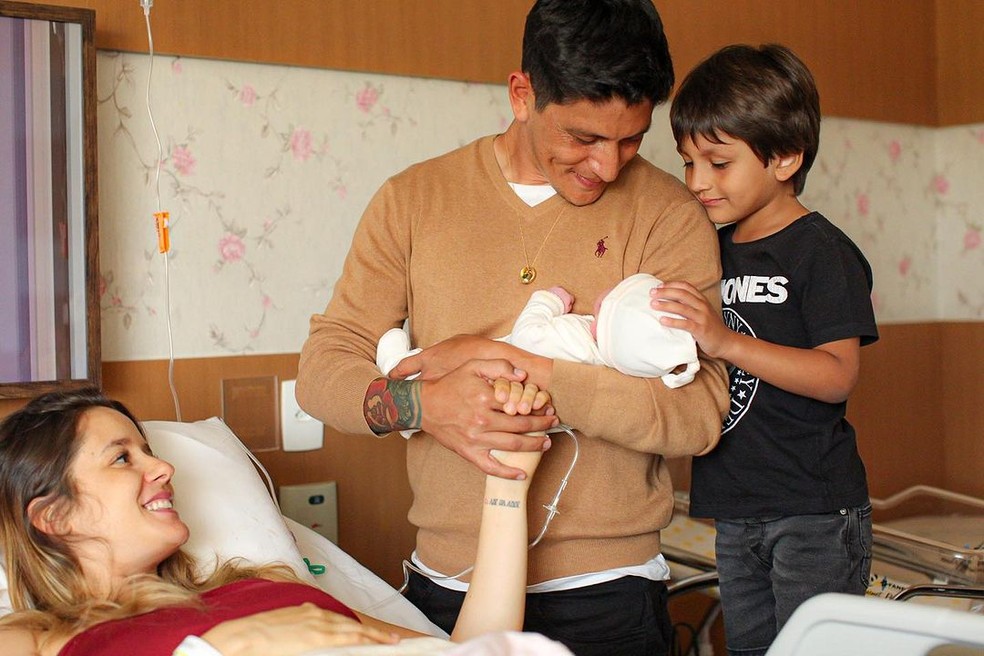 Germ&aacute;n Cano e sua fam&iacute;lia: a esposa Rocio Otero, e os filhos Lorenzo e Leonella &mdash; Foto: Reprodu&ccedil;&atilde;o/Instagram