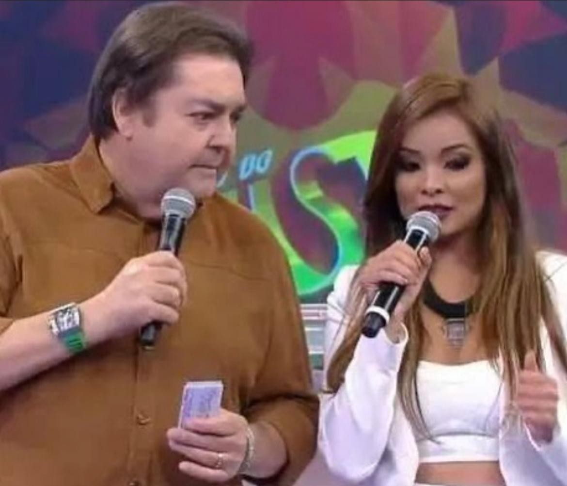 Carol Nakamura foi bailarina e assistente de palco do "Doming&atilde;o do Faust&atilde;o" &mdash; Foto: Reprodu&ccedil;&atilde;o / Redes Sociais
