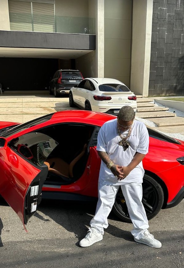 MC Ryan posta fotos com carro que foi abordado — Foto: Reprodução/Instagram
