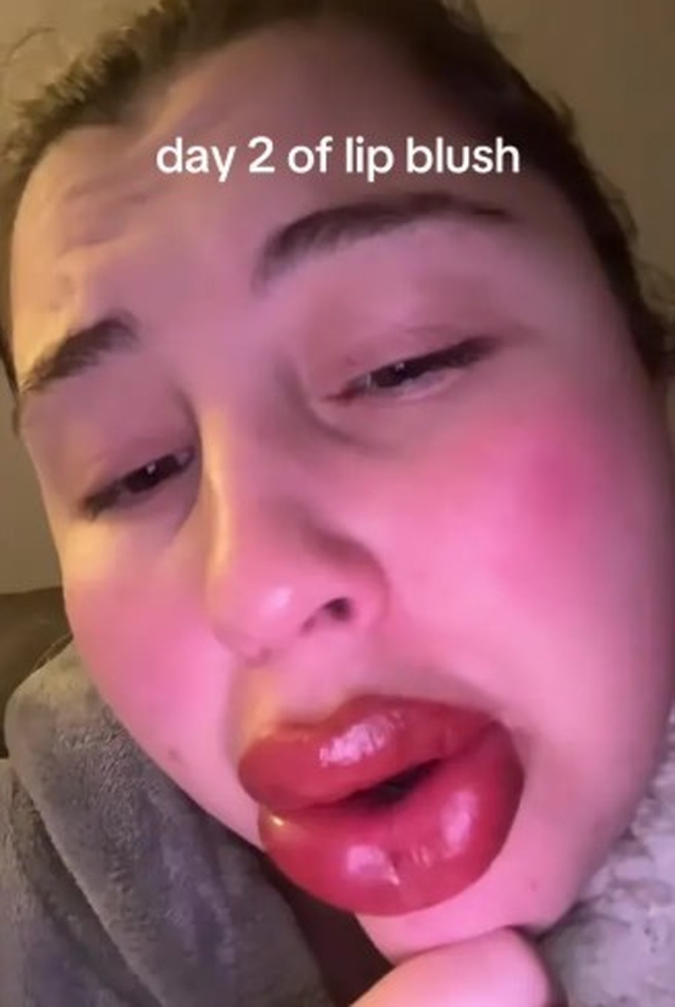 Tash Evans mostra reação após tatuagem labial — Foto: Reprodução/TikTok