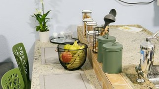Detalhe da cozinha americana da casa de Marcos Oliveira — Foto: Michel Oliveira