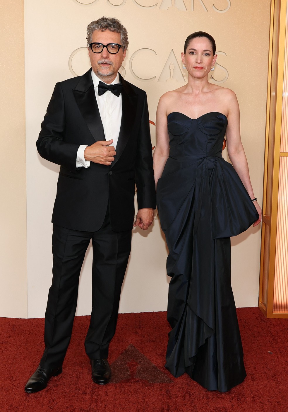 Kleber Mendonca Filho e Emilie Lesclaux — Foto: Angela Weiss/ AFP