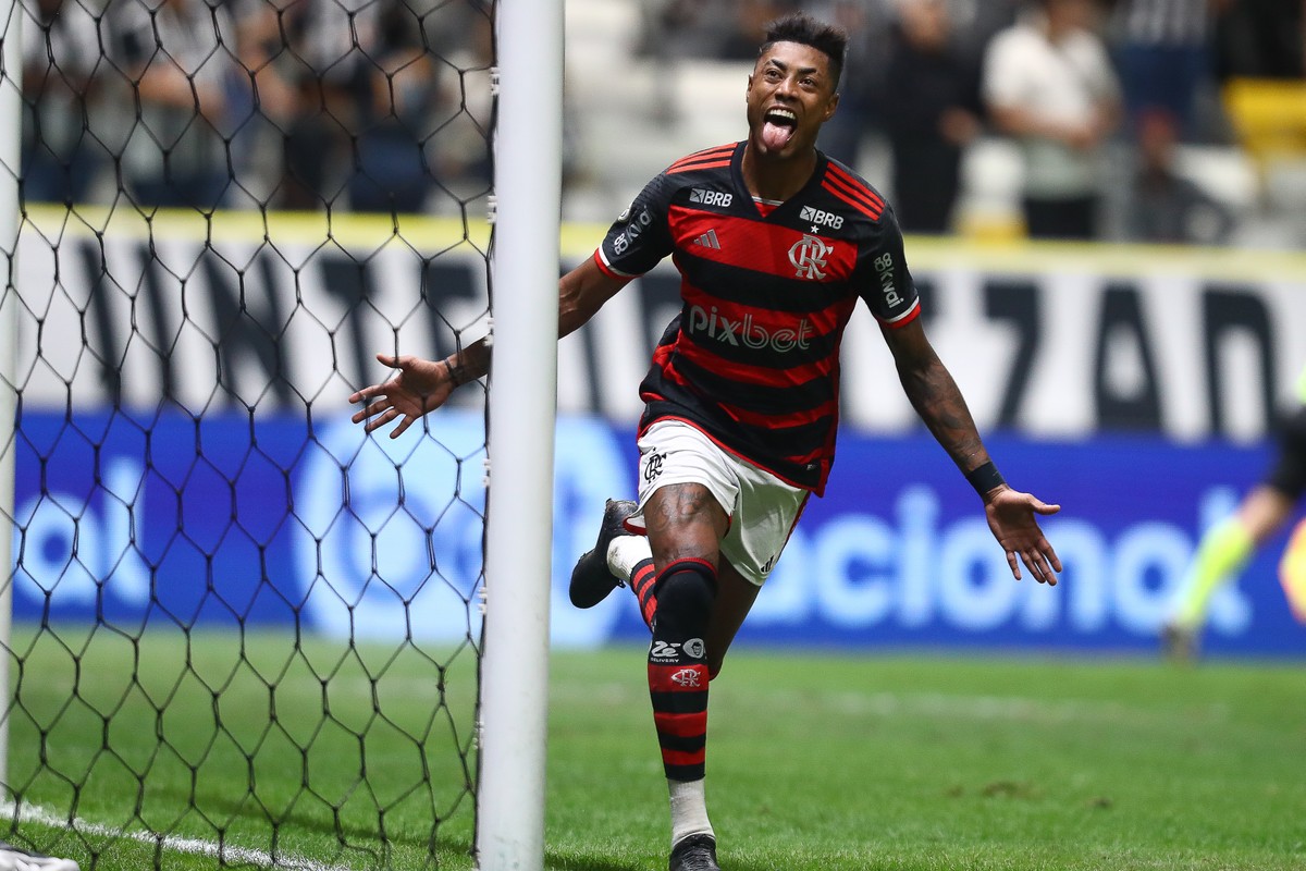 Bruno Henrique marca nono gol sobre o Vasco, que vira maior vítima do atacante pelo Flamengo